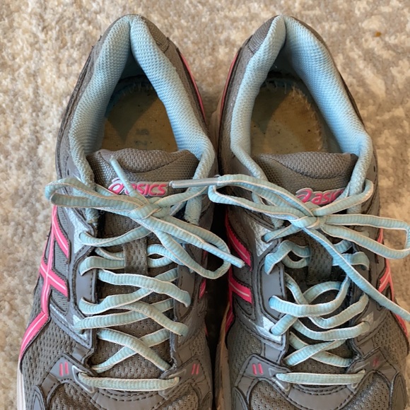 ASICS women’s tennis shoes size 10 - Picture 6 of 9